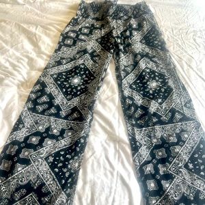 Maurice’s wide leg, high rise pants perfect for summer evenings.